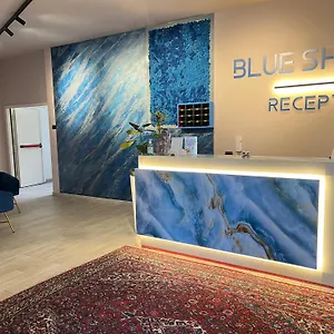 Blue Shades فندق