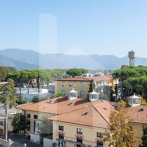 Homiday - Il Giardino --1 Min Ospedale Cisanello--aeroporto Free Parking-- Bed & Breakfast